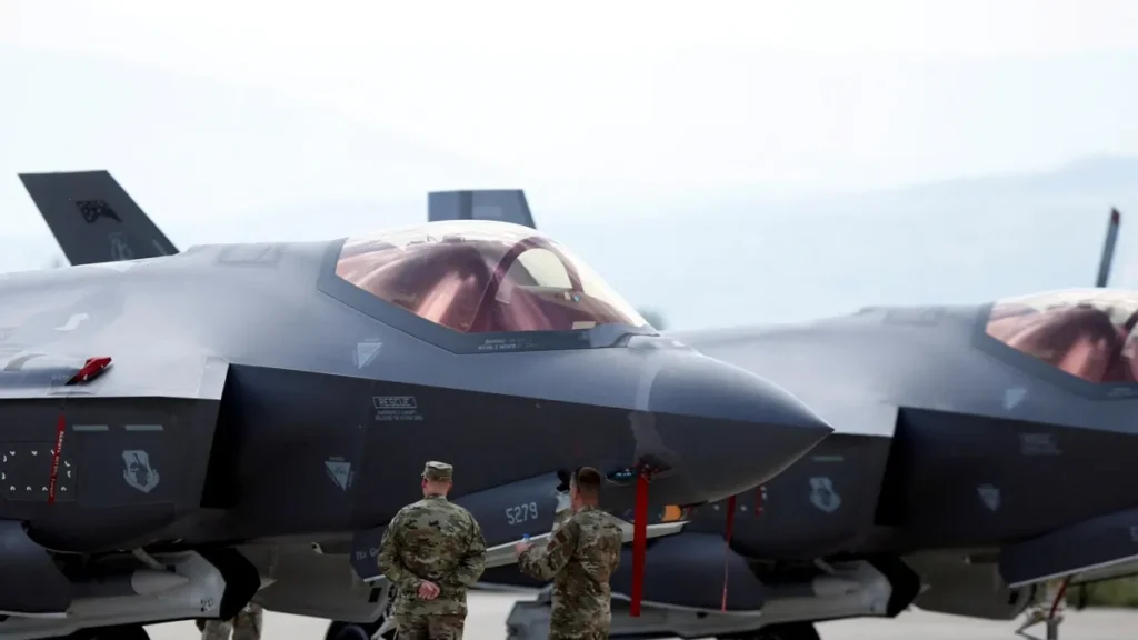 أكبر تعزيز عسكري أمريكي منذ حرب العراق يشير إلى حرب طويلة الأمد مع إيران