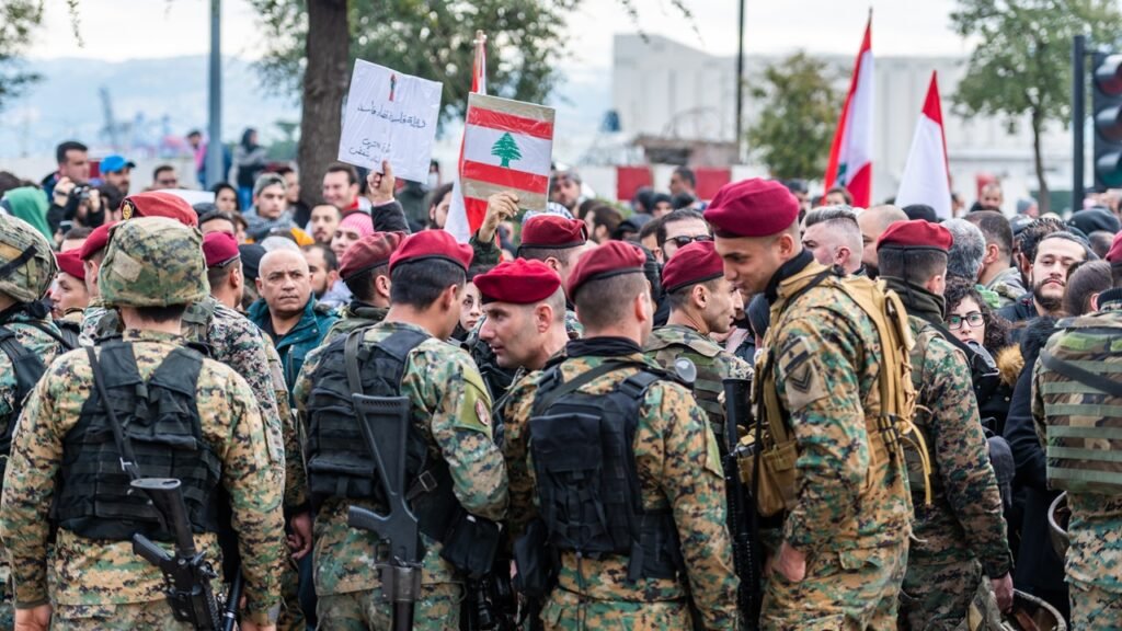 النجوم تتماشى من أجل نزع سلاح حزب الله