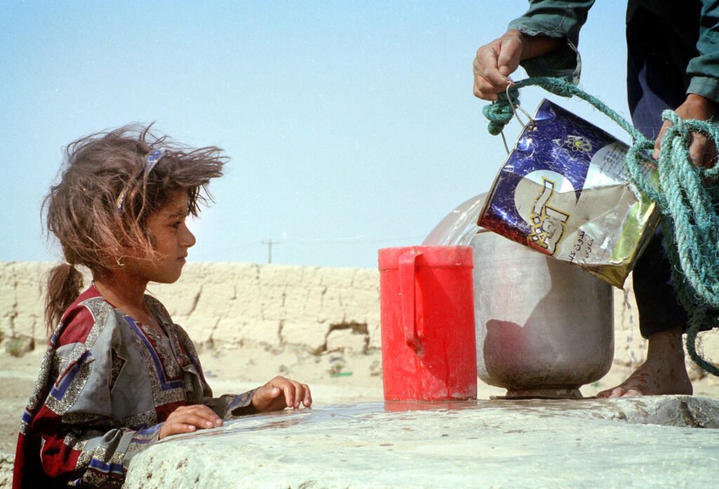خميني وعد بالمياه المجانية. إيران تعاني من نقص حاد فيها