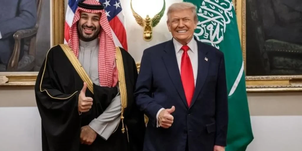 Donald Trump and Saudi Crown Prince Mohammed bin Salman give thumbs up before US and Saudi flags, a friendly photo that masks the fraying US-Saudi Alliance as Trump's war hands the Gulf to China.