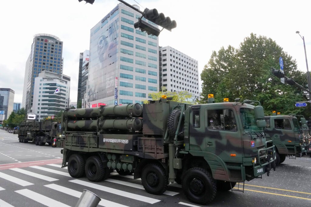 الأمن الخليجي المتعدد الطبقات يصبح أكثر ترابطًا، وليس موحدًا South Korean Cheongung missiles parade in Seoul, reflecting networked defense akin to Gulf Layered Security.