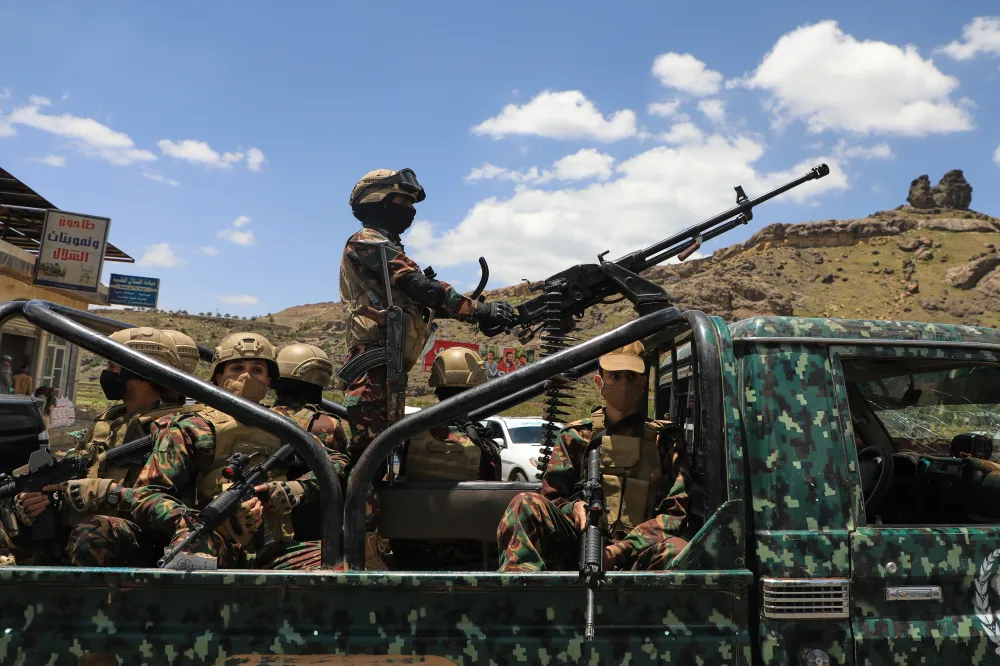 مستنقع اليمن: لحظة فيتنام بالنسبة للمملكة العربية السعودية Armed men in a camouflage pickup truck with a heavy machine gun in mountainous Yemen, depicting the Yemen quagmire as Saudi Arabia's Vietnam moment.