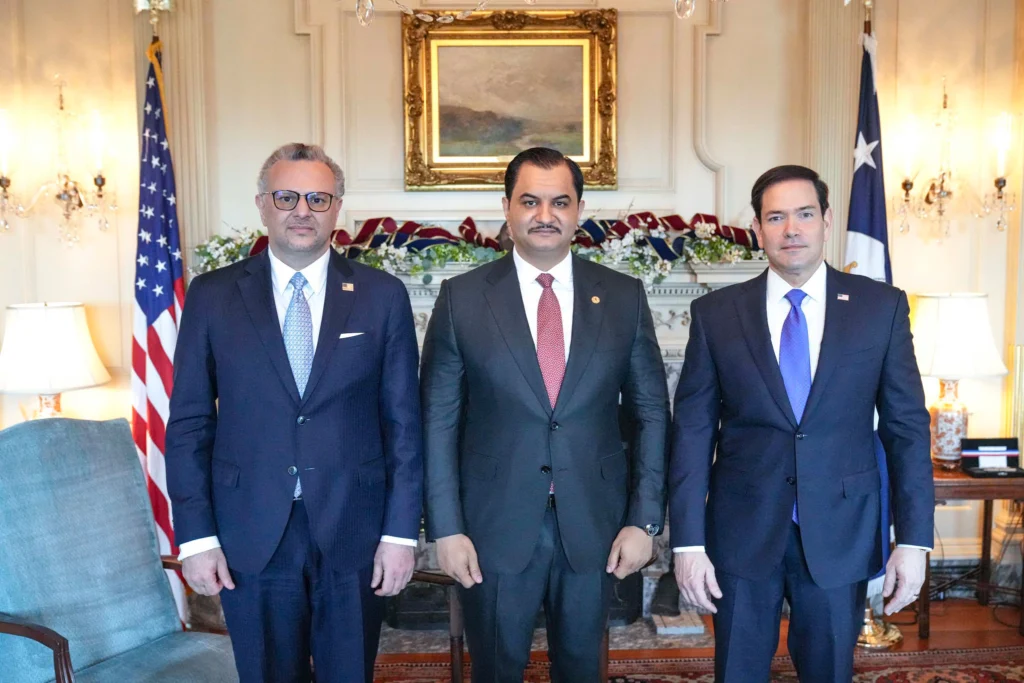 صفقة بحرية ليبيا تراهن على تركيا لإعادة توحيد البلاد US Secretary of State Marco Rubio, Libyan military commander Saddam Haftar, and senior adviser Massad Boulos posing together in Washington during discussions on the Libya Maritime Deal.