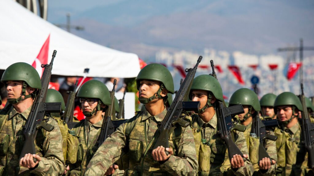 Turkish soldiers marching in formation with rifles, highlighting Ankara’s strategic posture during the Mecca Pact Test to constrain Houthi regional influence.