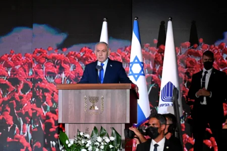 Israeli PM Benjamin Netanyahu speaks at a memorial ceremony, reflecting the political fight over the October 7 Inquiry